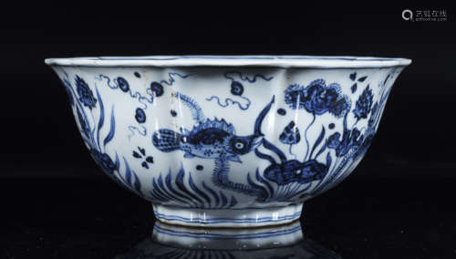 Xuande Blue and White Fish Lobe Bowl