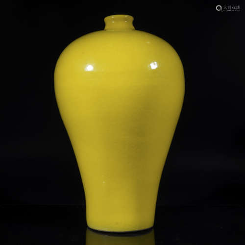 Ming Dynasty Yellow Glazed Meiping Vase