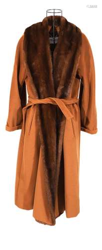 Max Mara Manteau en laine et cachemire, col en vison origine...