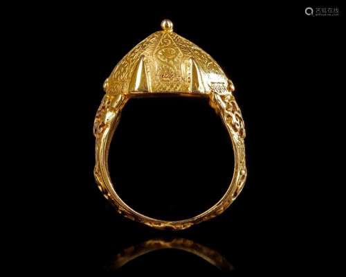 A ISLAMIC GOLD RING, PROBABLY AL ANDALUSIA , 10TH-12TH CENTU...