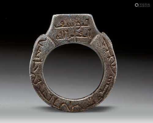 A RARE ABBASID SILVER NIELLOED RING 9TH-10TH CENTURY