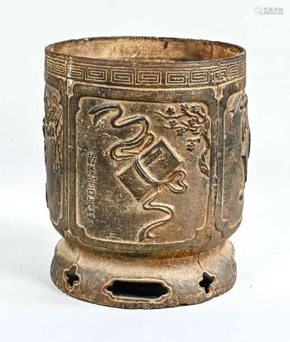 Large heavy cachepot, China, centur