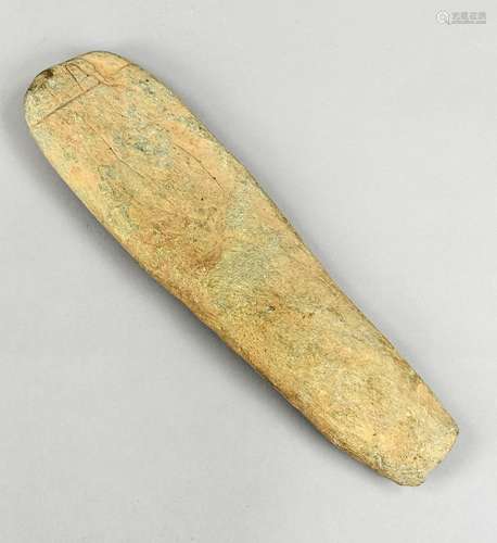 Elongated idol, brown-green stone,