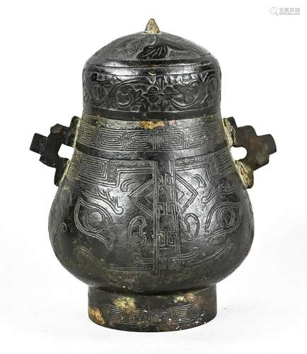 Lidded vessel, China bronze, surfac