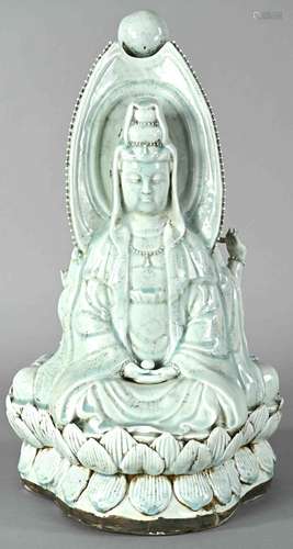 Guanyin figure, 3 figures on lotus