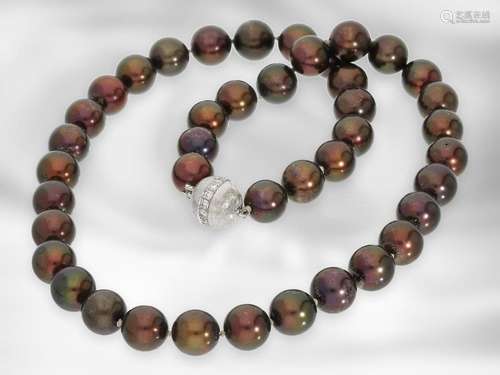 Necklace/Collier: attractive cultured pearl necklace with di...