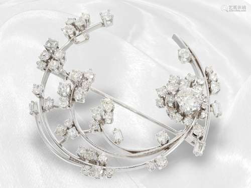 Brooch: decorative vintage richly set diamond brooch with to...