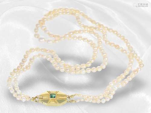 Necklace/Collier: double row pearl necklace with gold clasp ...