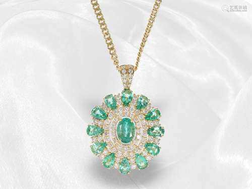 Chain/Collier: gold curb chain with high quality emerald/bri...