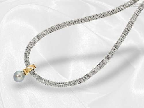 Necklace/Collier: precious and modern platinum stocking/knit...