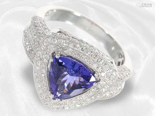 Ring: noble, very high quality goldsmith ring with very fine...