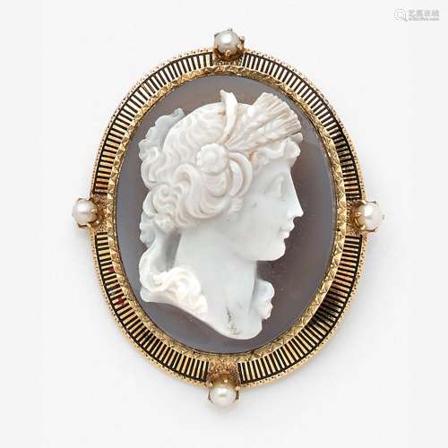 ANNEES 1860 BROCHE CAMEE A grey agate cameo representing &qu...