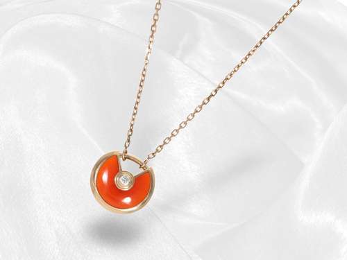 Necklace/Collier: fine centerpiece necklace from the house o...