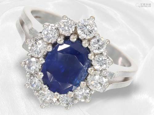 Ring: classic sapphire ring with diamonds, total approx. 2.5...