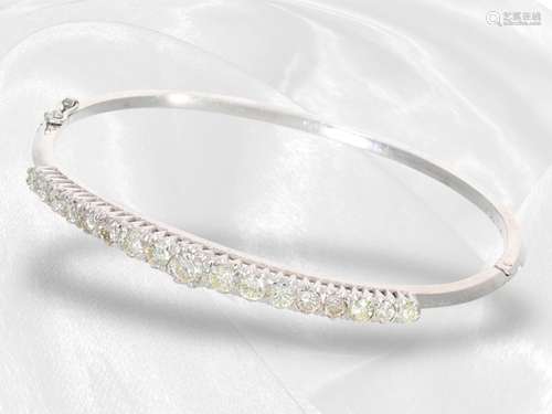 Bangle: attractive white gold bangle with diamonds, total ap...