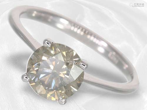 Ring: solitaire ring with toned diamond of approx. 1,35ct, l...