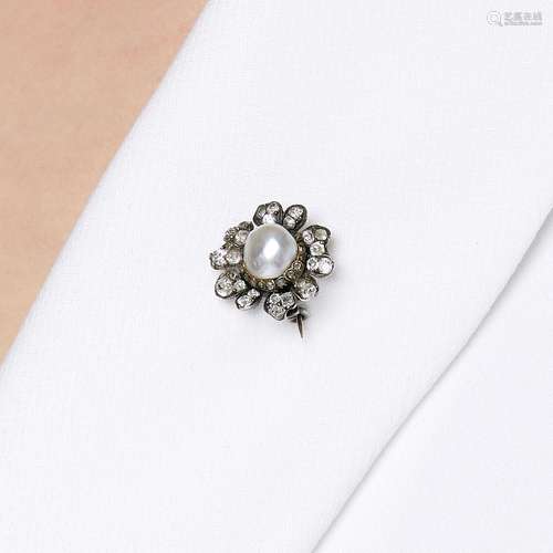 ANNEES 1860 BROCHE FLEUR PERLE FINE A natural pearl (not tes...