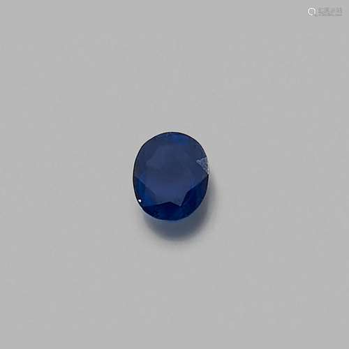 SAPHIR OVALE 3,29 CARATS A 3,29 carats sapphire. GEM Paris p...