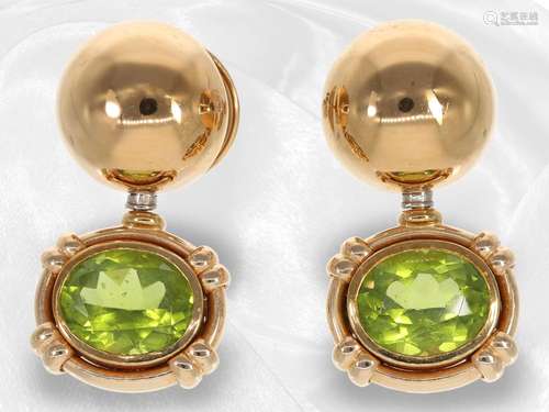 Earrings: precious peridot earrings by Hofjuwelier Wilm, tot...