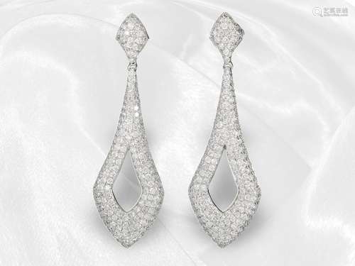 Earrings: elegant and extremely decorative earrings with ric...