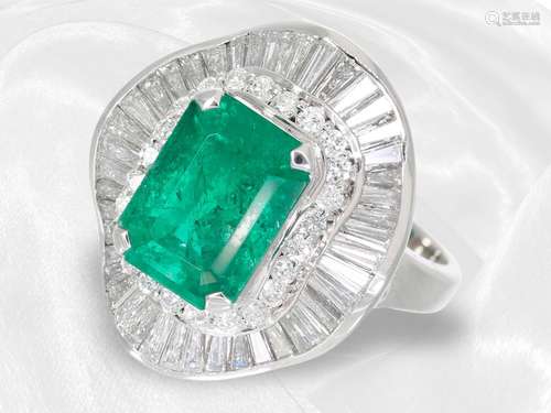 Ring: exclusive, formerly very expensive emerald/diamond gol...