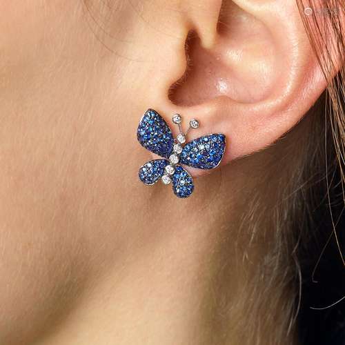 PAIRE DE MOTIFS D'OREILLES PAPILLON A diamond, sapphire...