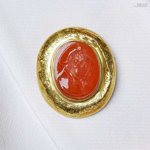 A cornaline cameo and 18K yellow gold brooch, circa 1880. Gr...