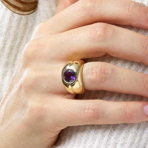 MELLERIO BAGUE JONC AMETHYSTE An amethyst and 18K yellow gol...