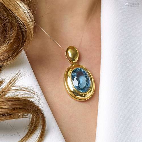 PENDENTIF AIGUE-MARINE An aquamarine and 18K yellow gold pen...