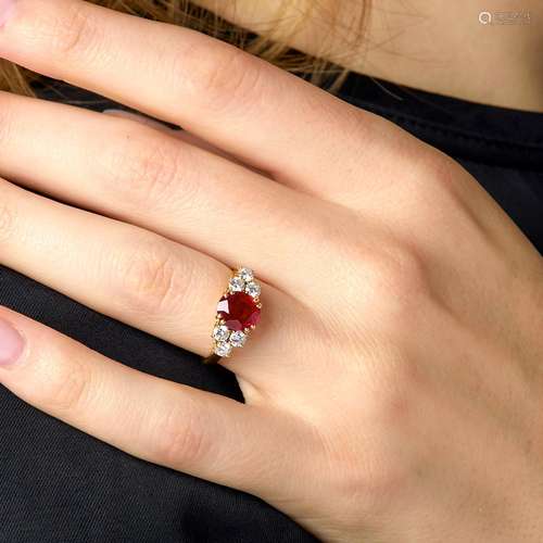 CHAUMET - ANNEES 1970 BAGUE RUBIS ET DIAMANTS A ruby, diamon...