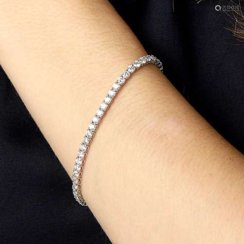 BRACELET LIGNE DIAMANTS A diamond and 18K white gold tennis ...