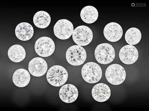 Brilliant: Convolute of 19 diamonds of finest quality, total...