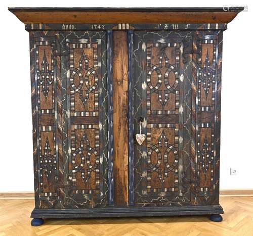 Large farmhouse cabinet from 1747,