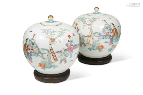A pair of Chinese famille rose porcelain ovoid vases and cov...