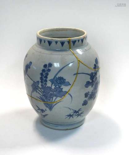 A Chinese blue and white porcelain vase, Transitional Period...