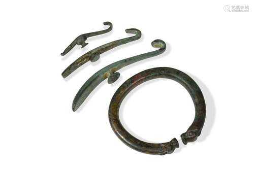 Three Chinese bronze belt hooks, Han Dynasty,