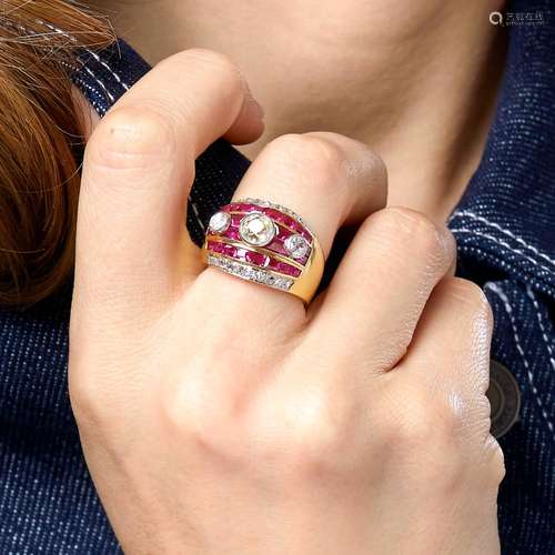 ANNEES 1940 BAGUE CHEVALIERE DE DAME DIAMANTS A diamond, red...