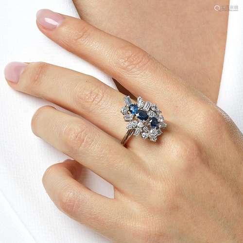 ANNEES 1960 BAGUE SAPHIRS ET DIAMANTS A sapphire, diamond an...