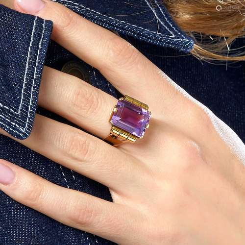 TRAVAIL FRANCAIS - ANNEES 1940 BAGUE CHEVALIERE AMETHYSTE An...