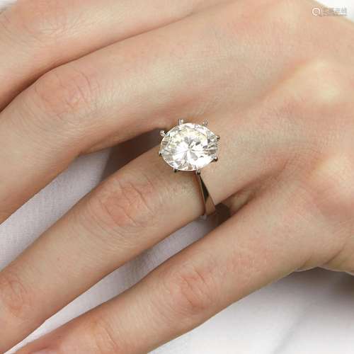 BAGUE DIAMANT SOLITAIRE 5,96 CARATS A 5,96 carats diamond an...