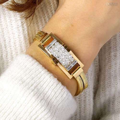 TRAVAIL FRANCAIS - ANNEES 1940 MONTRE BRACELET A CAPOT DIAMA...