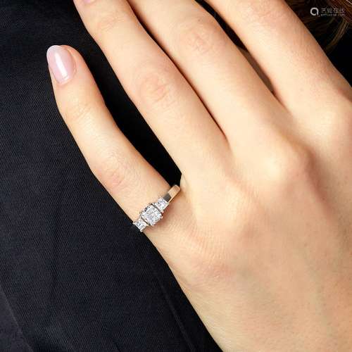 BAGUE TRILOGY DIAMANTS A 0,82 carat cushion diamond and 18K ...