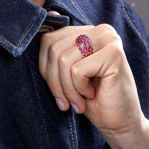 BAGUE JONC RUBIS A ruby and 18K yellow gold ring. Gross weig...