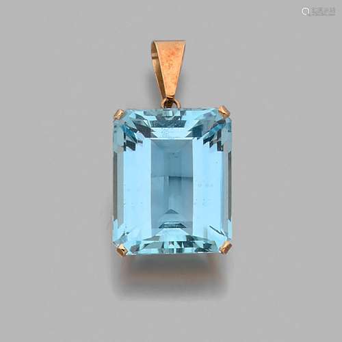 PENDENTIF AIGUE-MARINE An aquamarine and 18K yellow gold pen...