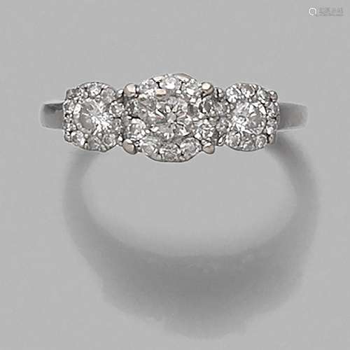 BAGUE TRILOGY DIAMANTS A diamond and 14K white gold trilogy ...