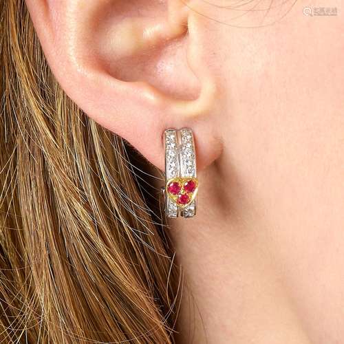 REPOSSI PAIRE DE PETITES CREOLES RUBIS DIAMANTS A ruby, diam...