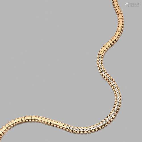 COLLIER DIAMANTS A diamond and 18K yellow gold necklace. Gro...