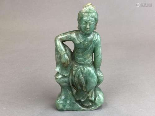 *Statuette de Guanyin en pierre dure verte. Elle e…