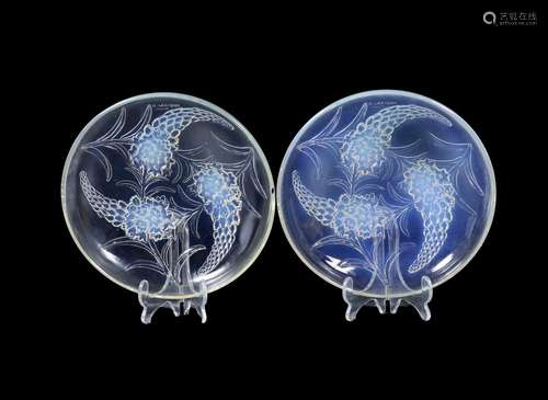 A pair of R. Lalique Veronique opalescent glass bowls, model...