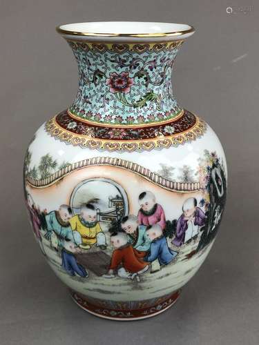 Vase de forme pansue à large col évasé en porcelai…